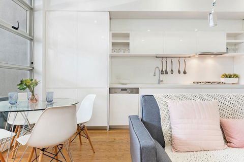 Light-Filled Beachside Apartment In Trendy Area - Accommodation Great Ocean Road 3