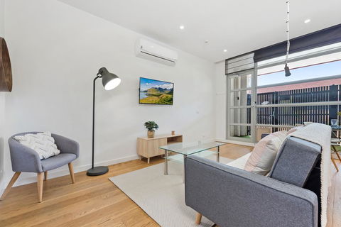 Light-Filled Beachside Apartment In Trendy Area - Accommodation Great Ocean Road 1