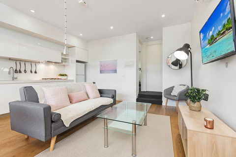 Light-Filled Beachside Apartment In Trendy Area - Accommodation Great Ocean Road 0