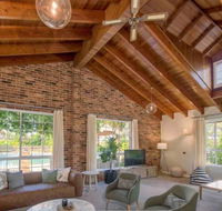 Luxurious Home on 5 Acres Close to CBD - Sleeps 18 - Accommodation Great Ocean Road