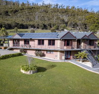 Luxury 6 Bedroom Home with Pool and Spa - Accommodation Great Ocean Road