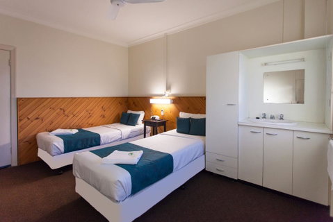 Manly Hotel - Accommodation Great Ocean Road 1