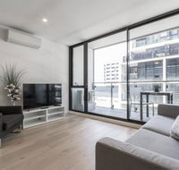 Modern  Bright 2BR Apt- Parking WIFI Pool  Gym - Accommodation Great Ocean Road
