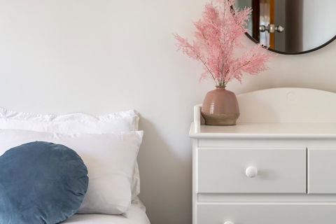 Moonah House-10 Mins To CBD & MONA, 4BR, 2 BATH, Great View, Park 3 Cars, Sleep 11, King Bed, En-suite - Accommodation Great Ocean Road 1