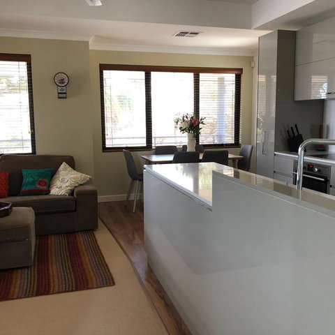 Mullaloo Beachfront Retreat - Accommodation Great Ocean Road 4