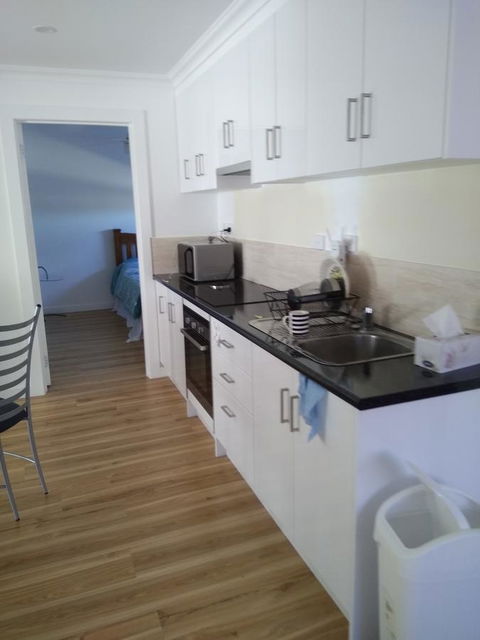 DIANELLA Budget Rooms Happy Place To Stay - Accommodation Great Ocean Road 33