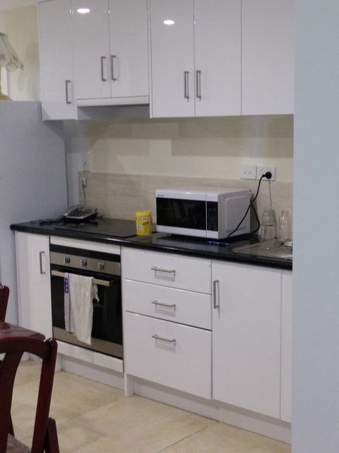 DIANELLA Budget Rooms Happy Place To Stay - Accommodation Great Ocean Road 25
