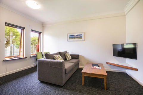 Nightcap At The Ship Inn - Accommodation Great Ocean Road 1