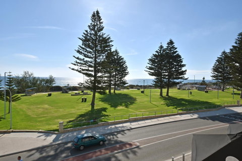 Mullaloo Beach Hotels & Apartments - Accommodation Great Ocean Road 1