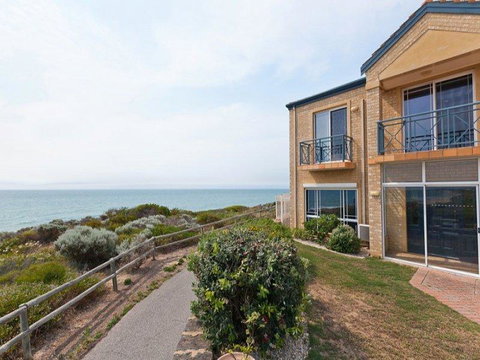 Caravel Beach House Mandurah - Accommodation Great Ocean Road 0