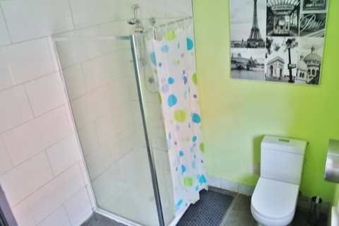 The Hive Hostel - Traveler Friendly, Passport Only - Accommodation Great Ocean Road 43