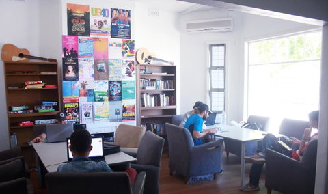 The Hive Hostel - Traveler Friendly, Passport Only - Accommodation Great Ocean Road 12