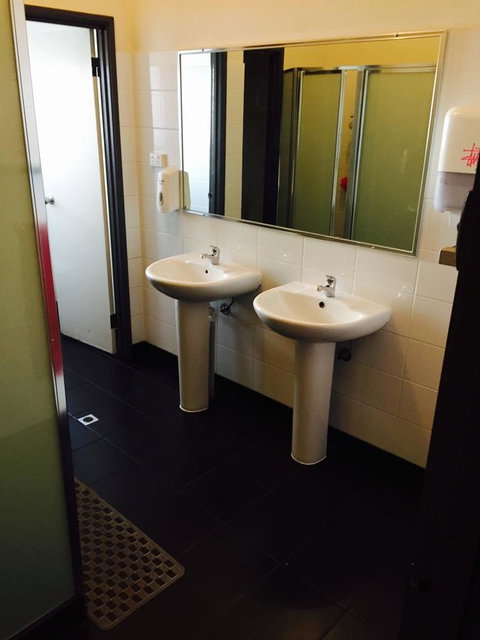 Shiralee Hostel -note - Valid Passport Required To Check In - Accommodation Great Ocean Road 19