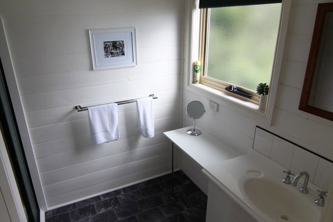 BINALONG BEACH COTTAGE Beachfront At Bay Of Fires Next To Restaurant - Accommodation Great Ocean Road 7