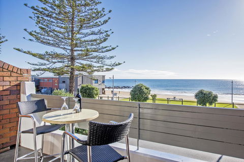 Beachfront Voyager Motor Inn - Accommodation Great Ocean Road 0