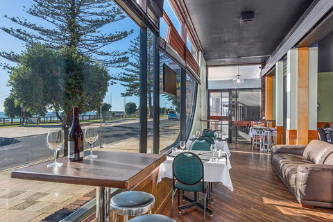 Beachfront Voyager Motor Inn - Accommodation Great Ocean Road 4