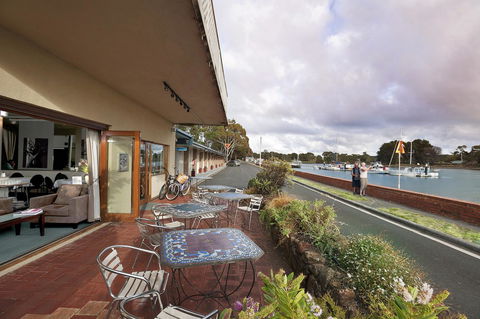 The Waterfront Wynyard - Accommodation Great Ocean Road 3