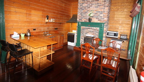 Kerrellie Cottages 2, 4 & 8 Reid Street - Accommodation Great Ocean Road 9