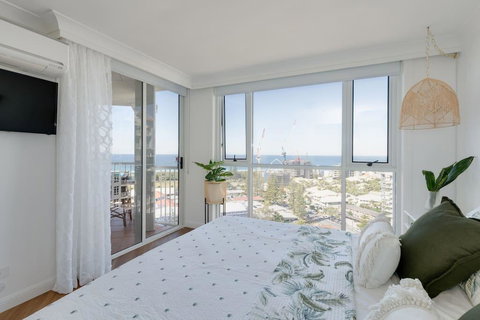 NEW Beautiful 1 Bedroom Beach Views Broadbeach - Accommodation Great Ocean Road 0