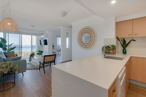 NEW Beautiful 1 Bedroom Beach Views Broadbeach - Accommodation Great Ocean Road 2