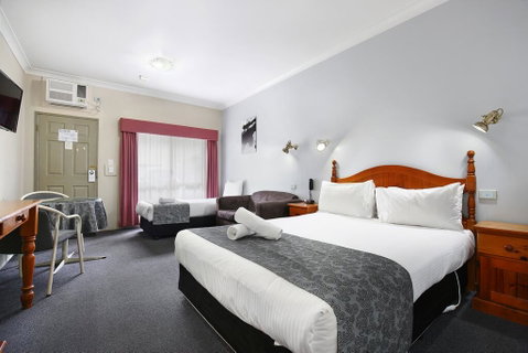 New England Motor Inn - Accommodation Great Ocean Road 2