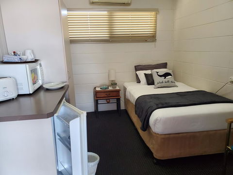 O'Sheas Windsor Hotel - Accommodation Great Ocean Road 1
