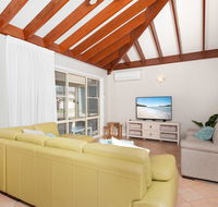 Occy's  Fingal Bay - Accommodation Great Ocean Road