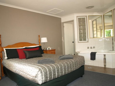 Old Coach Motor Inn Echuca - Accommodation Great Ocean Road 1