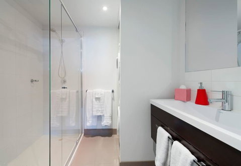 One Bedroom City Apt With Spectacular Views - Accommodation Great Ocean Road 3