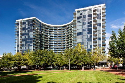 Perfectly Located Modern Apartment - Canberra CBD - Accommodation Great Ocean Road 2