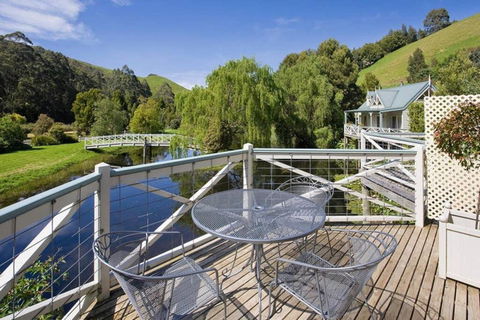 PLUM TREE STUDIO - Couples Lakeside Spa Retreat - Accommodation Great Ocean Road 1