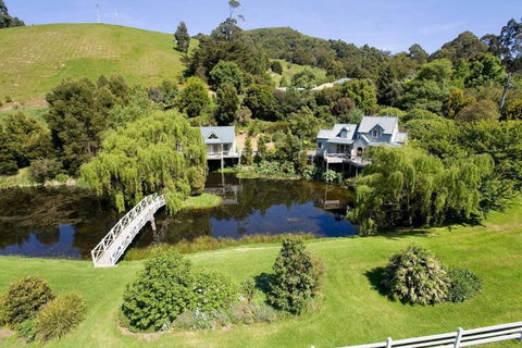 PLUM TREE STUDIO - Couples Lakeside Spa Retreat - Accommodation Great Ocean Road 3
