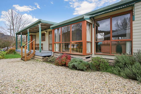R & R In Bright - Short Walk To Town - Accommodation Great Ocean Road 0