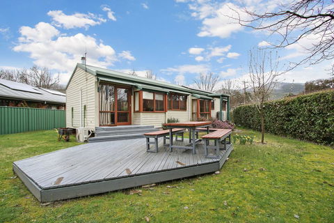 R & R In Bright - Short Walk To Town - Accommodation Great Ocean Road 1