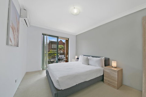 REDFERN 3 BEDROOM APARTMENT FREE PARKING WALK TO CENTRAL STATION NRE187 - Accommodation Great Ocean Road 3