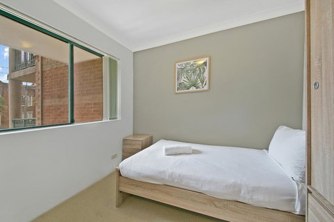 REDFERN 3 BEDROOM APARTMENT FREE PARKING WALK TO CENTRAL STATION NRE187 - Accommodation Great Ocean Road 2