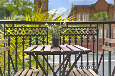 REDFERN 3 BEDROOM APARTMENT FREE PARKING WALK TO CENTRAL STATION NRE187 - Accommodation Great Ocean Road 1