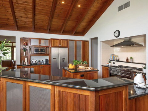 Reign Manor - Large Group Accommodation - Accommodation Great Ocean Road 3
