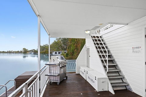 Renmark River Villas And Boats & Bedzzz - Accommodation Great Ocean Road 2
