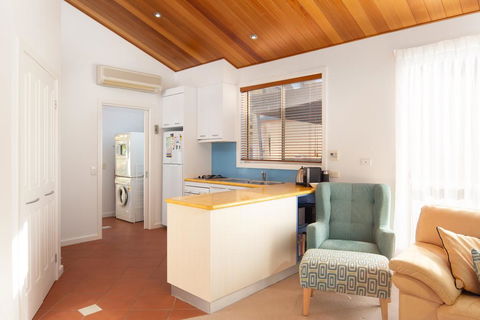 SAILS TWO - INVERLOCH - Accommodation Great Ocean Road 3