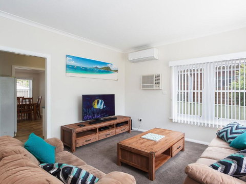 Sandy Shoal', 46 Rigney Street - Shoal Bay Beach Cottage With Aircon - Accommodation Great Ocean Road 2