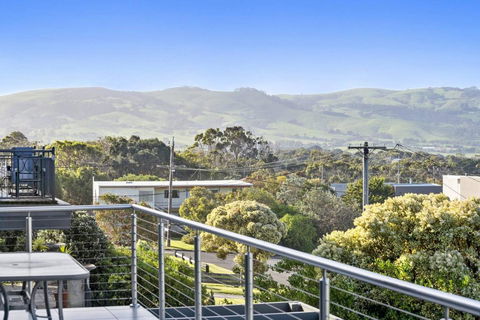 SEA SPECTACULAR - Seconds From The Beach! - Accommodation Great Ocean Road 1