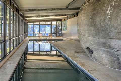 STUNNING CLIFF TOP HOME // POOL & GAMES - Accommodation Great Ocean Road 3