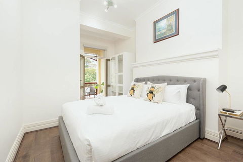 STUNNING SYDNEY HOME 1 - Accommodation Great Ocean Road 1