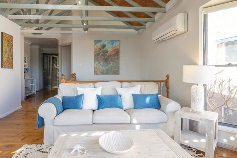 STUNNING WATERFRONT ESCAPE AT DALEYS POINT - Accommodation Great Ocean Road 3