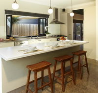 Stylish Living- Fireplace WiFi Linen 4 bdrm Beach 850m - Accommodation Great Ocean Road