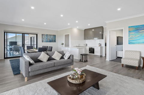 Sunset Horizon At Lady Bay - 8 Huntingdale Drive - Accommodation Great Ocean Road 3