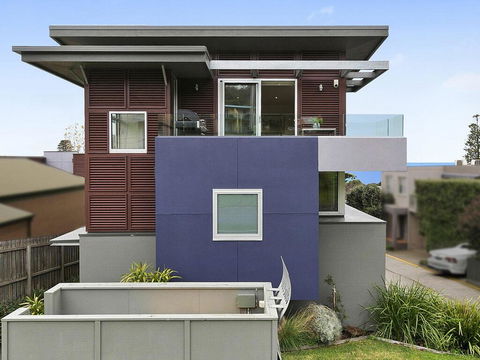 SURF CENTRAL - Wifi, Double Garage & Smack Bang In The Middle Of Town - Accommodation Great Ocean Road 0