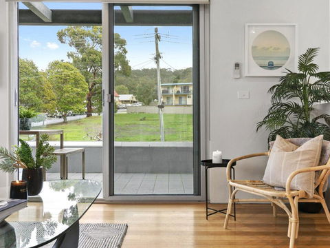 SURF CENTRAL - Wifi, Double Garage & Smack Bang In The Middle Of Town - Accommodation Great Ocean Road 2