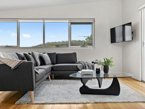 SURF CENTRAL - Wifi, Double Garage & Smack Bang In The Middle Of Town - Accommodation Great Ocean Road 1